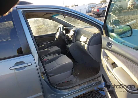 2010 Toyota Sienna Le z USA, uszkodzony, nr VIN 5TDKK4CC1AS306106